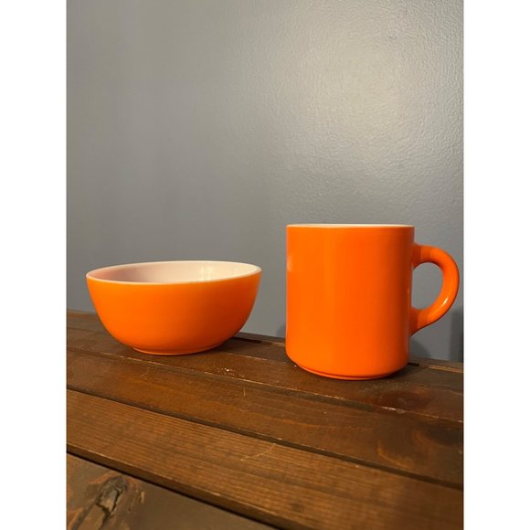 Set Of Mug & Small Bowl MCM Hazel Atlas In Bright Orange - Milk Glass, 60s - Picture 1 of 8